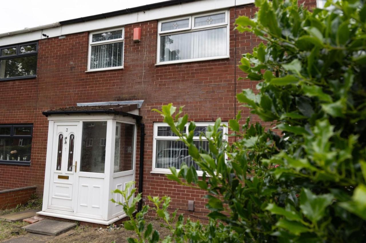 3 Bed Home Sleeps 8 People Located 1 Min From Train Stop - Otley Terrace Oldham Zewnętrze zdjęcie