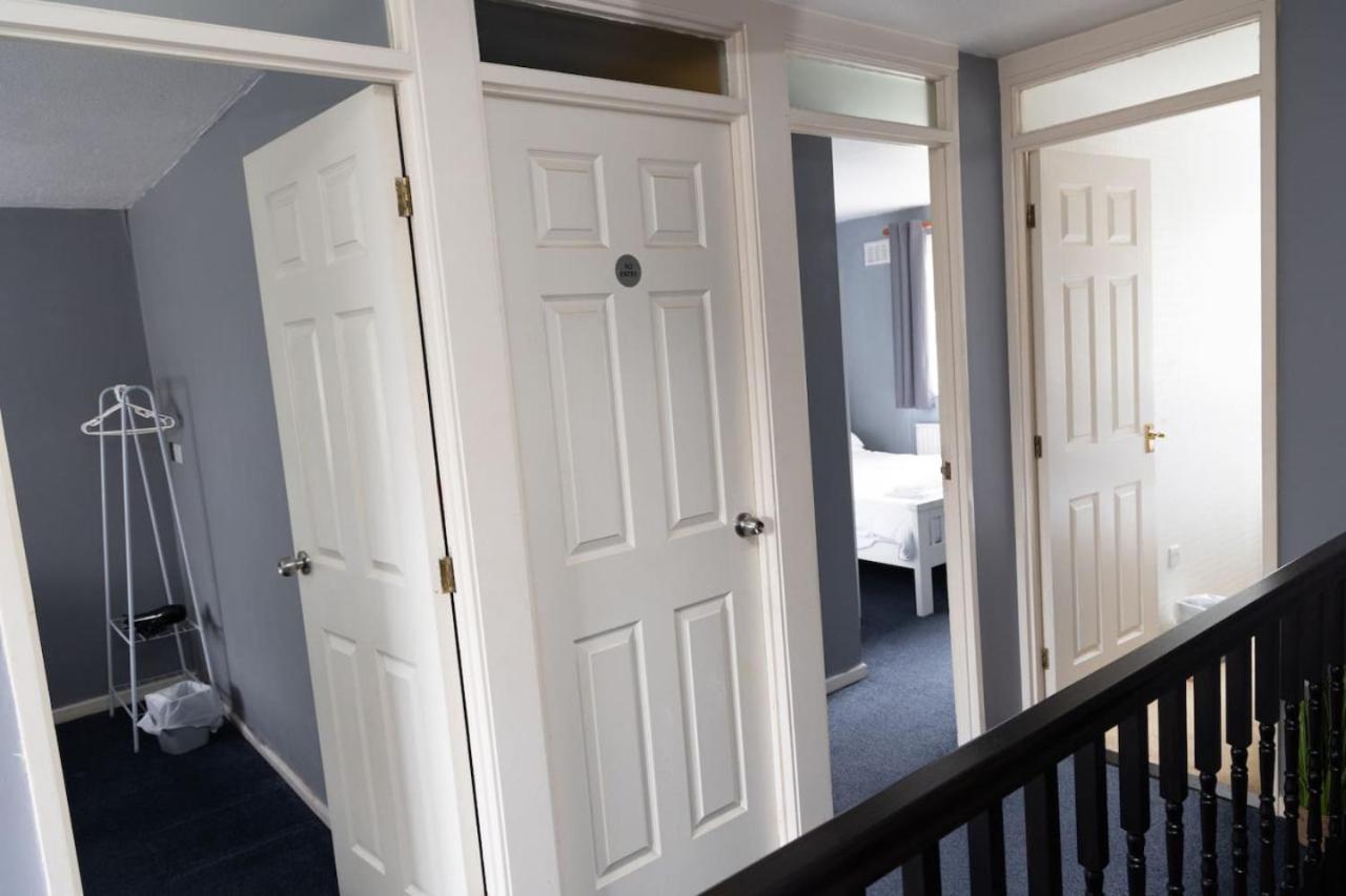 3 Bed Home Sleeps 8 People Located 1 Min From Train Stop - Otley Terrace Oldham Zewnętrze zdjęcie