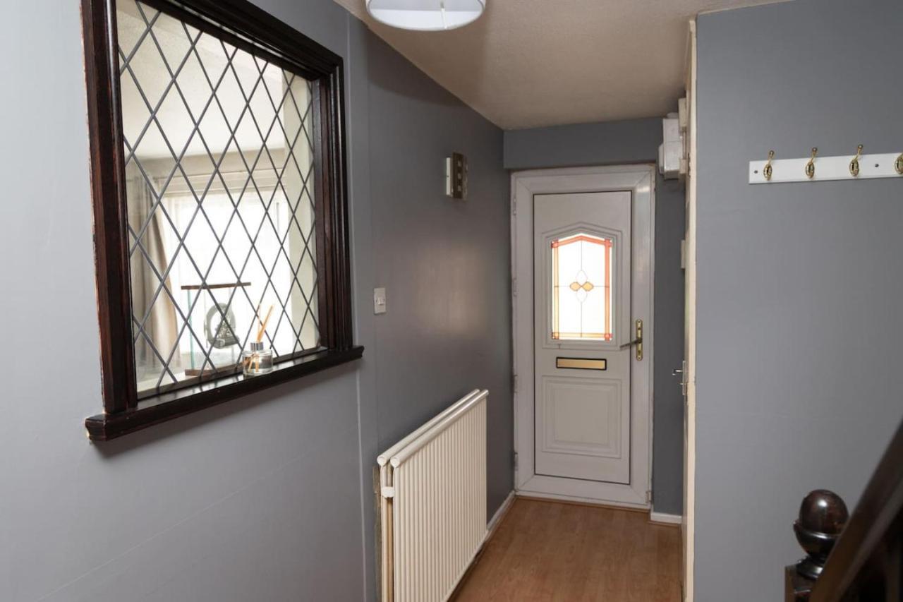 3 Bed Home Sleeps 8 People Located 1 Min From Train Stop - Otley Terrace Oldham Zewnętrze zdjęcie