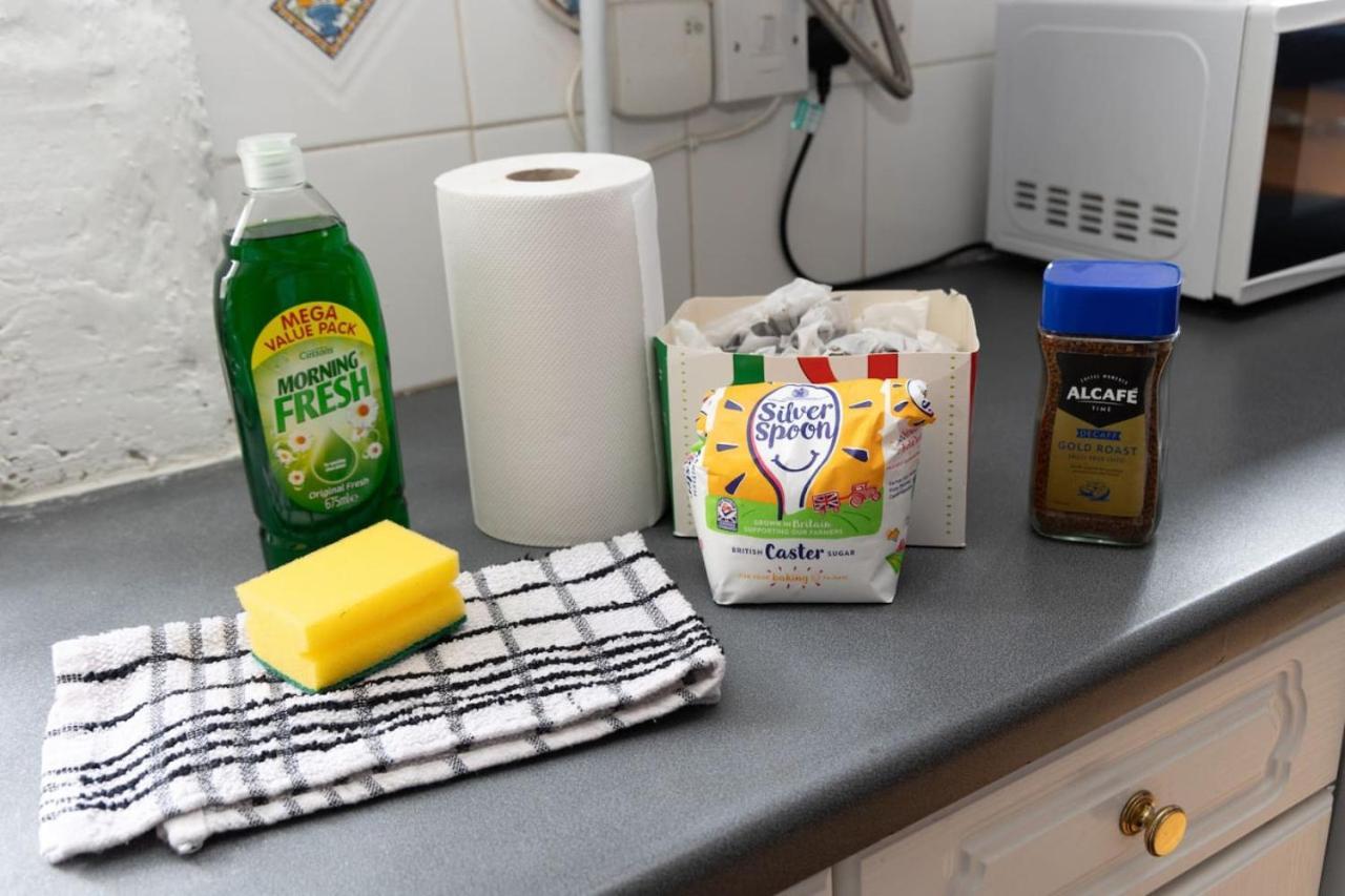 3 Bed Home Sleeps 8 People Located 1 Min From Train Stop - Otley Terrace Oldham Zewnętrze zdjęcie