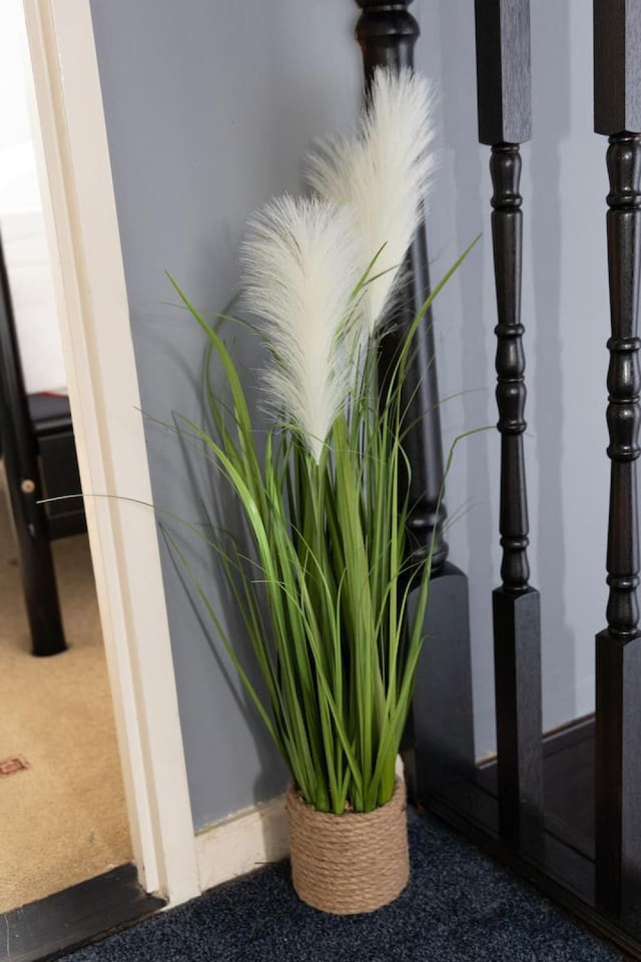 3 Bed Home Sleeps 8 People Located 1 Min From Train Stop - Otley Terrace Oldham Zewnętrze zdjęcie