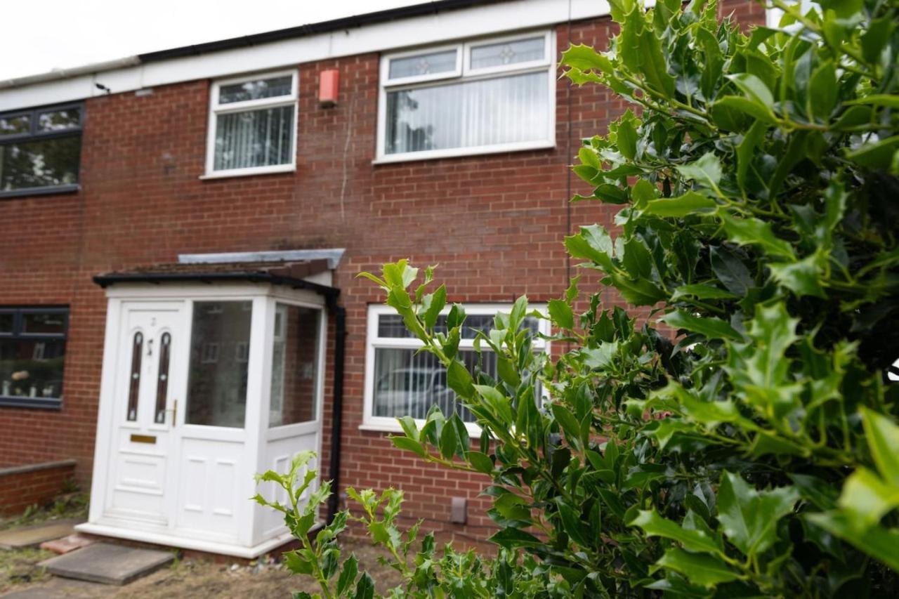 3 Bed Home Sleeps 8 People Located 1 Min From Train Stop - Otley Terrace Oldham Zewnętrze zdjęcie
