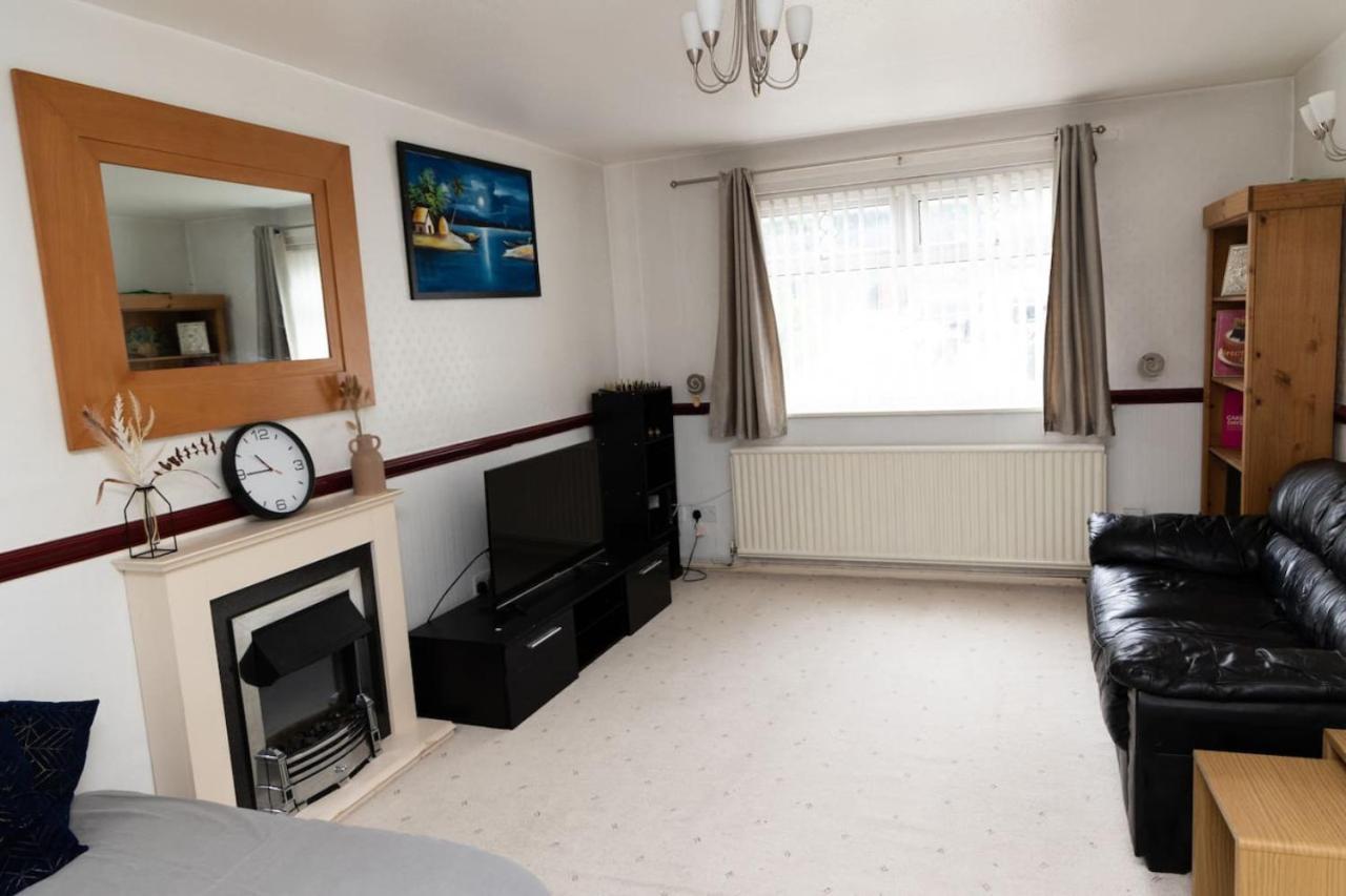 3 Bed Home Sleeps 8 People Located 1 Min From Train Stop - Otley Terrace Oldham Zewnętrze zdjęcie