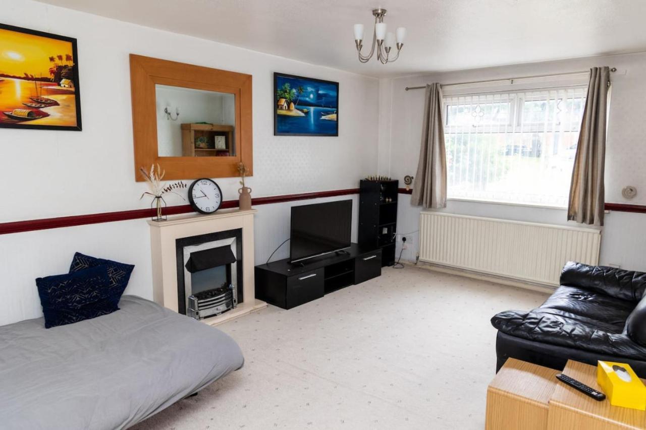 3 Bed Home Sleeps 8 People Located 1 Min From Train Stop - Otley Terrace Oldham Zewnętrze zdjęcie